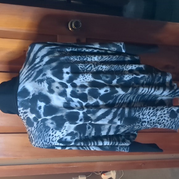 COMPLI K* size L batwing sleeve animal print flowy round hem cowl neck tunic top - Picture 5 of 10